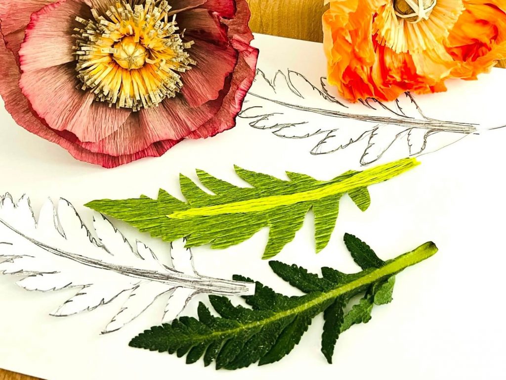 Blätter für Papierblüten basteln