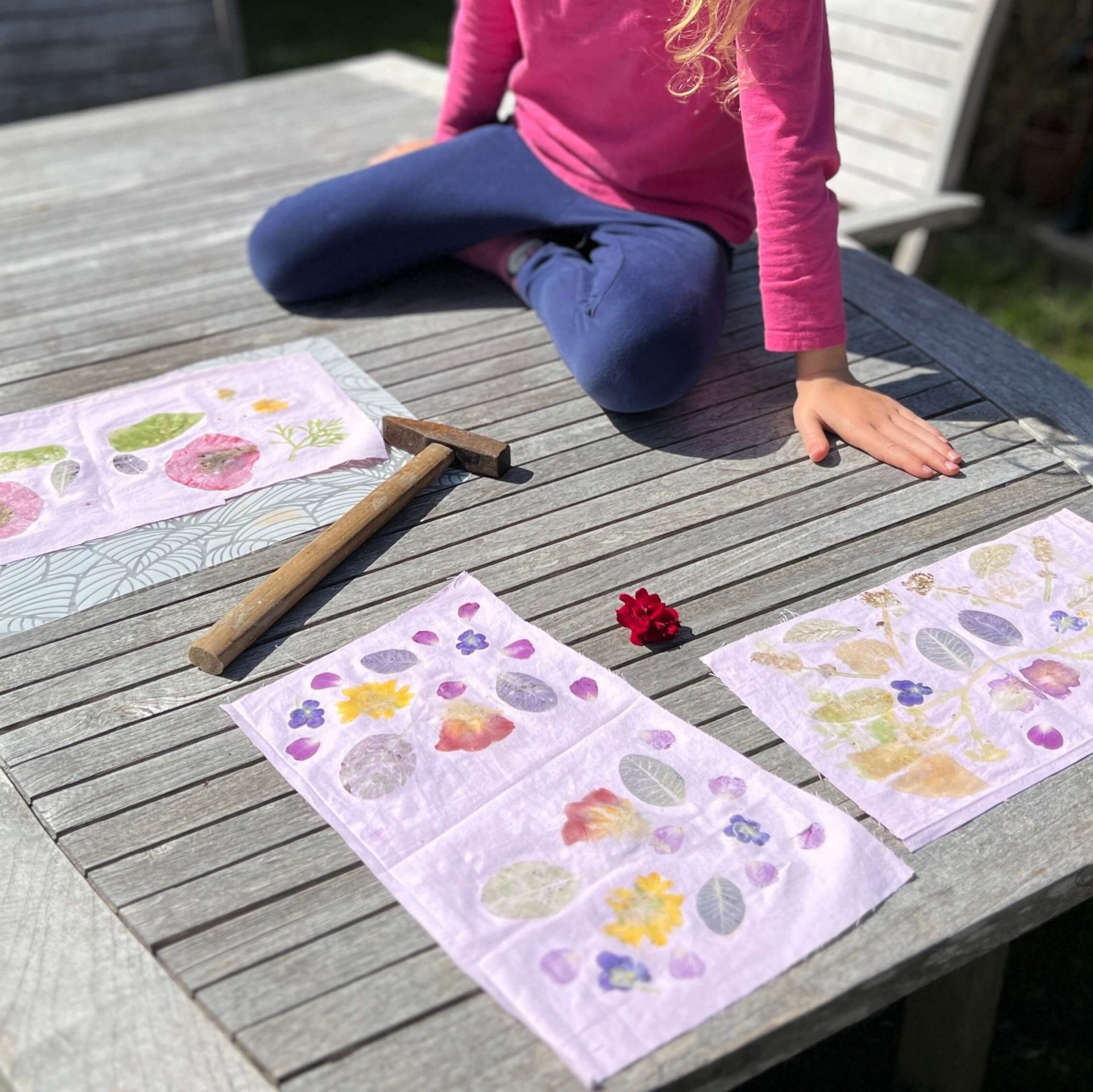 mit Pflanzen aus dem Garten drucken