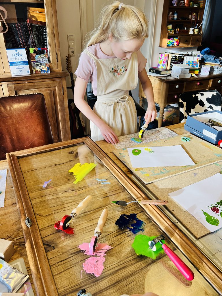 bei uns sind überall Farben und Bilder