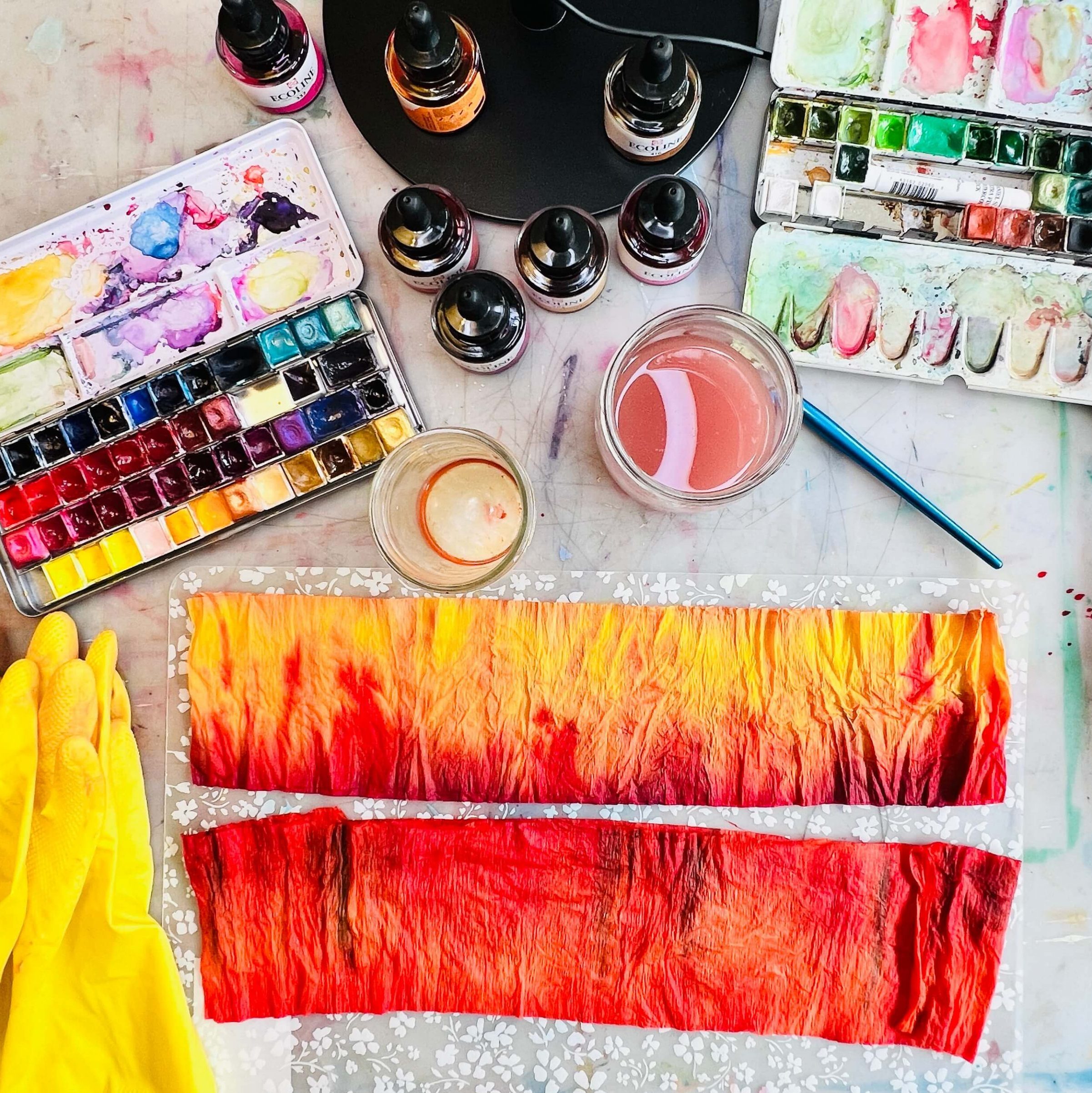 Krepp Papier färben