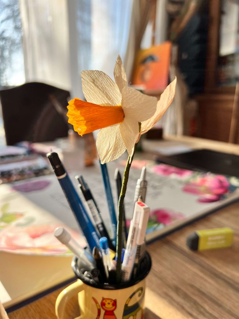 Osterglocke aus Krepppapier